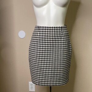 Vintage Georges Marciano classic black and white houndstooth wool skirt 8